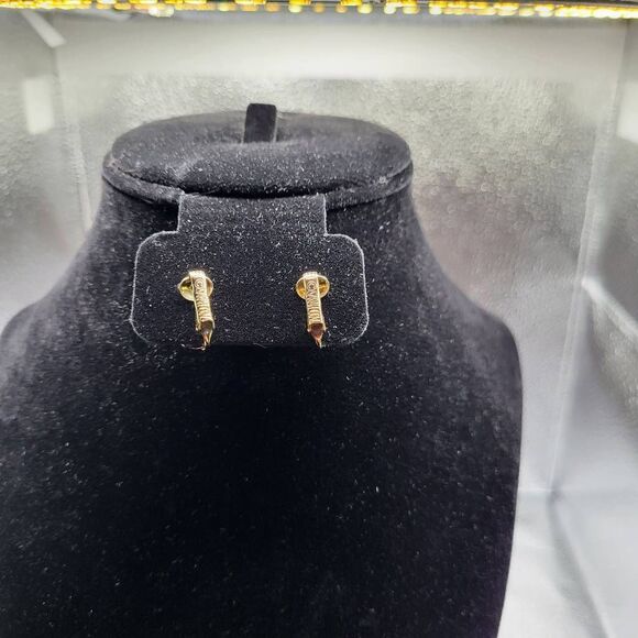 Vintage Sarah Cov Amethyst and Gold Clip on Earrings - Picture 2 of 5